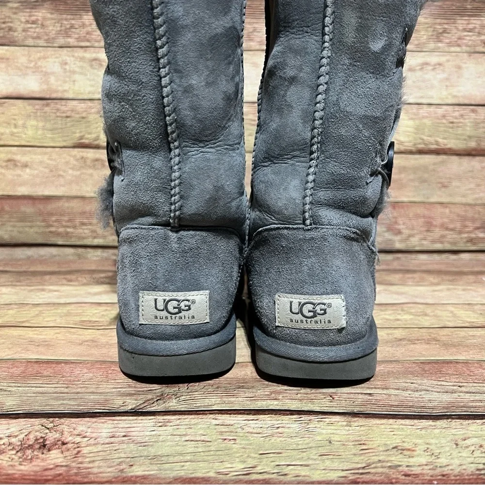 Ugg Grey Tripple Button Bailey Boots